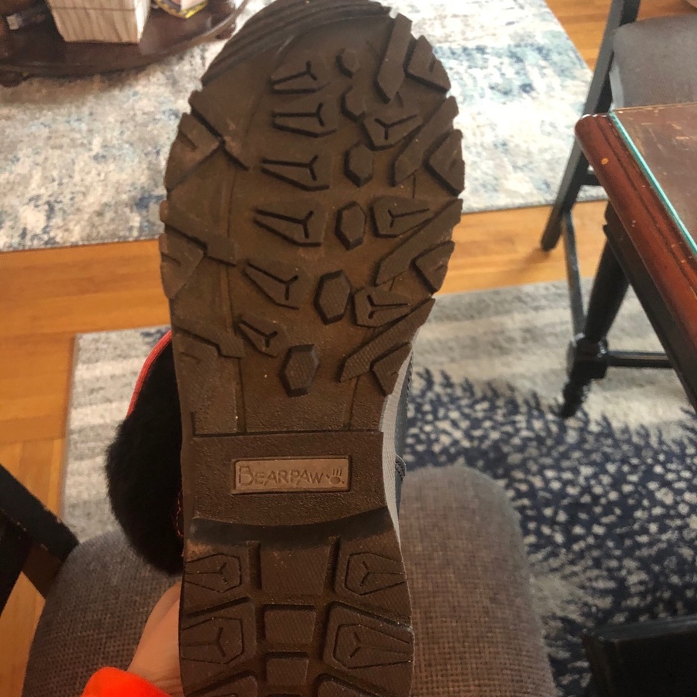 Bearpaw snow boots size 4 girls